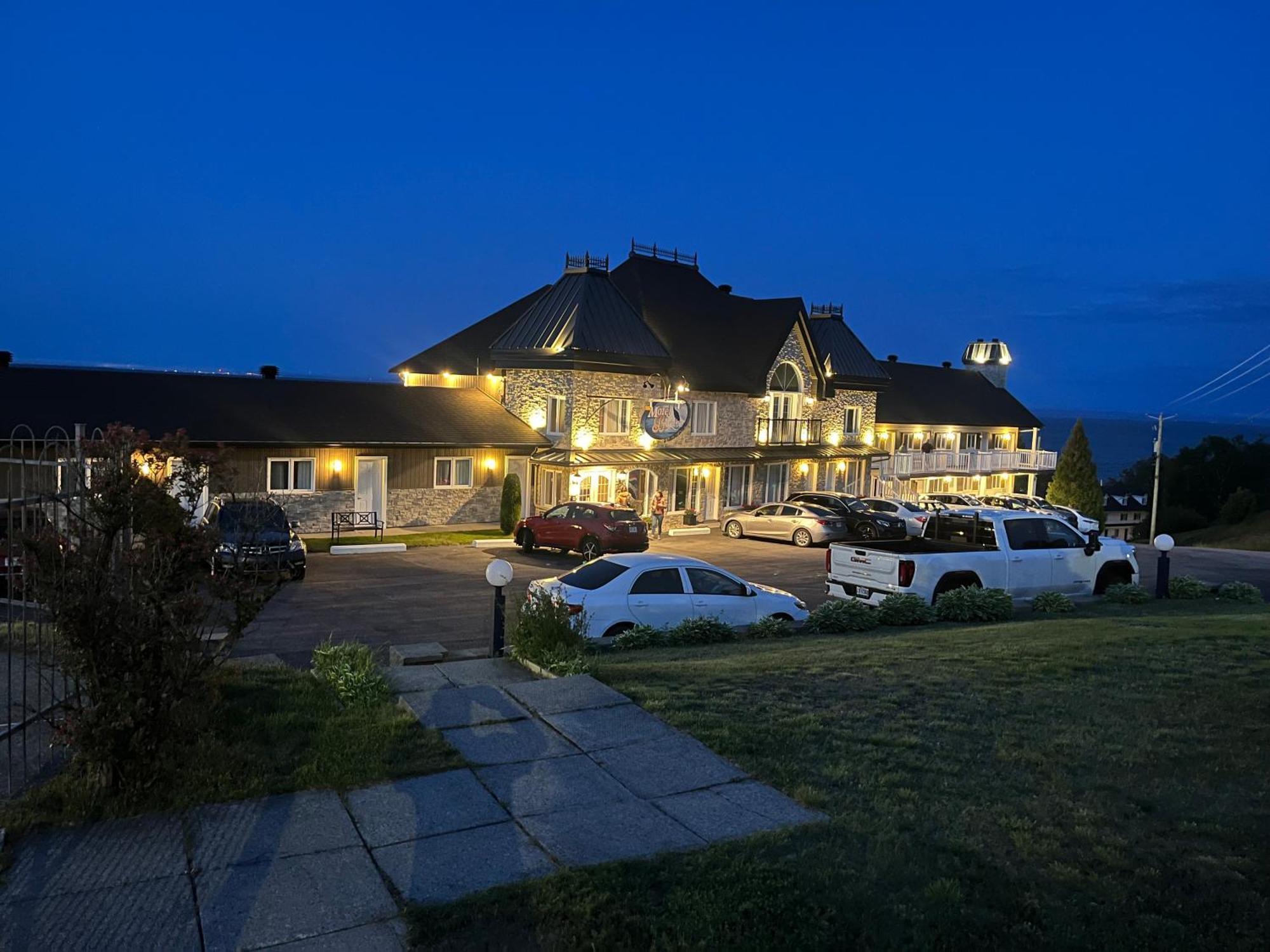 Motel Vue Belvedere Saint-Siméon Buitenkant foto